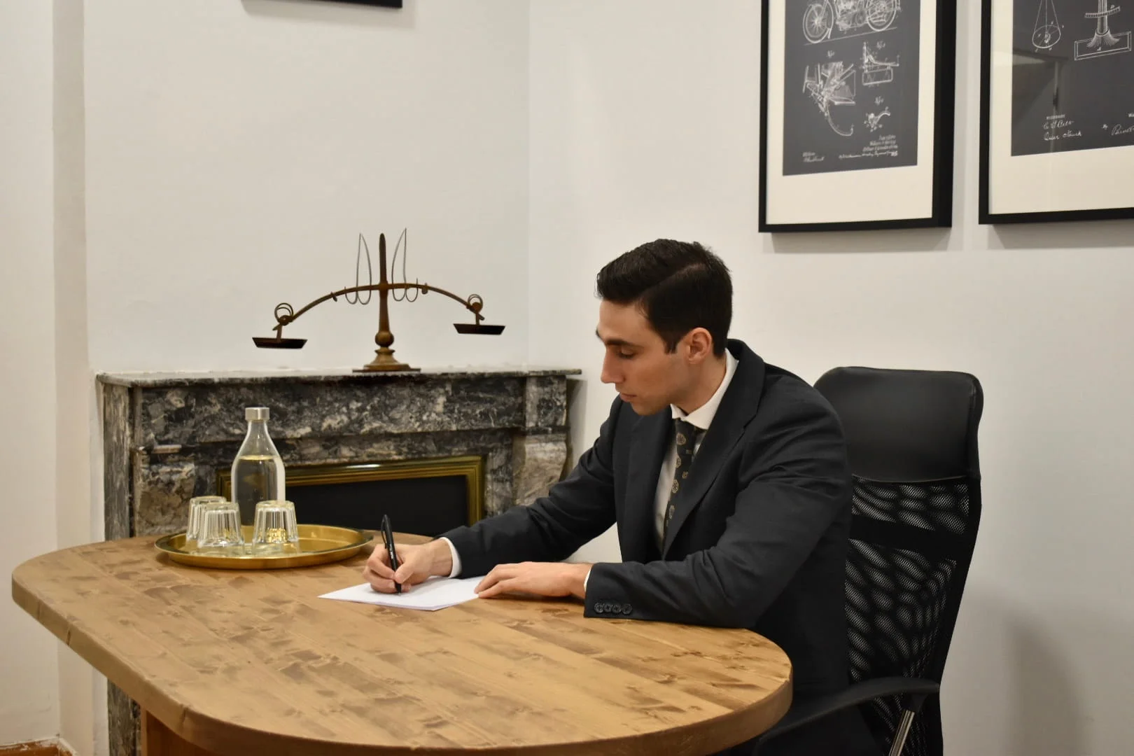 Abogado especialista en herencias trabajando en el despacho Escipion Abogados en Oviedo